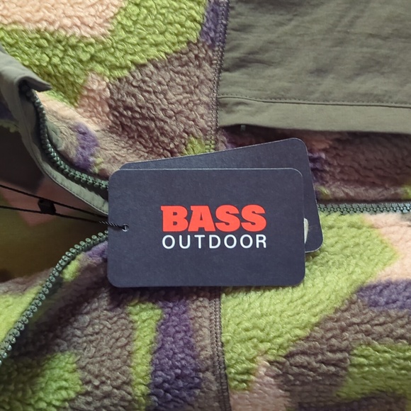 BASS Outdoors NWT, M Camo Fleece - Picture 5 of 7